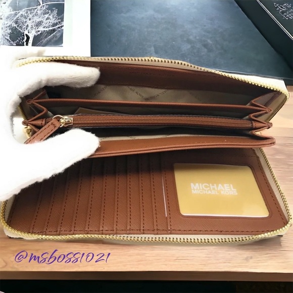 Michael Kors Lg Backpack With Chain + Lg Wallet Vanilla/Luggage - Picture 9 of 9